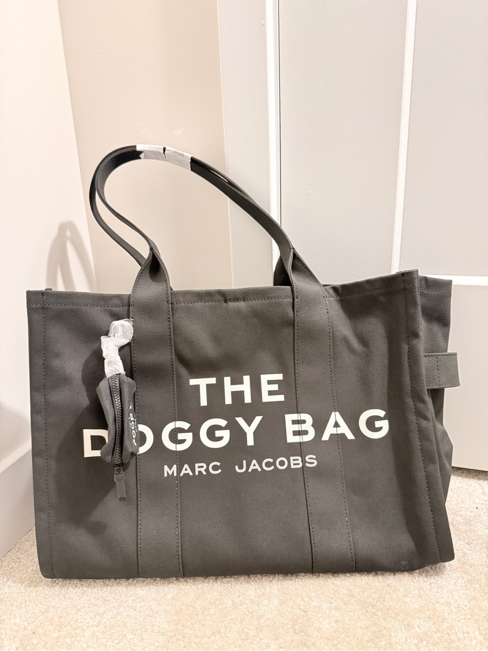 NWT Marc Jacobs THE DOGGY BAG - black